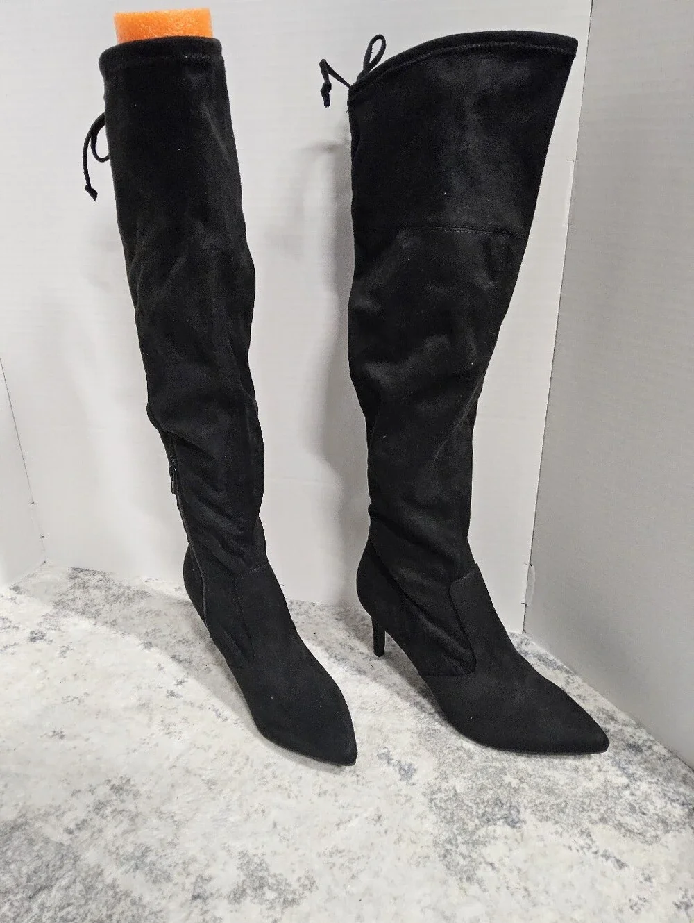 Customer Return Bandolino Size 9 Black Knee-High Pointed Toe Heeled Boots